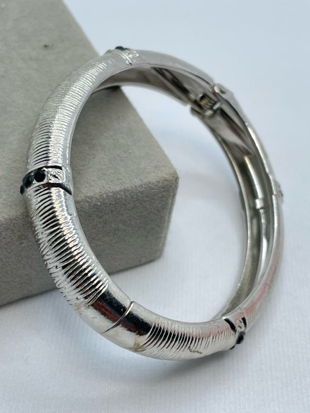 Silver Tone Hinged Bangle Bracelet Black Rhinestones Textured Modern - Picture 2 of 10